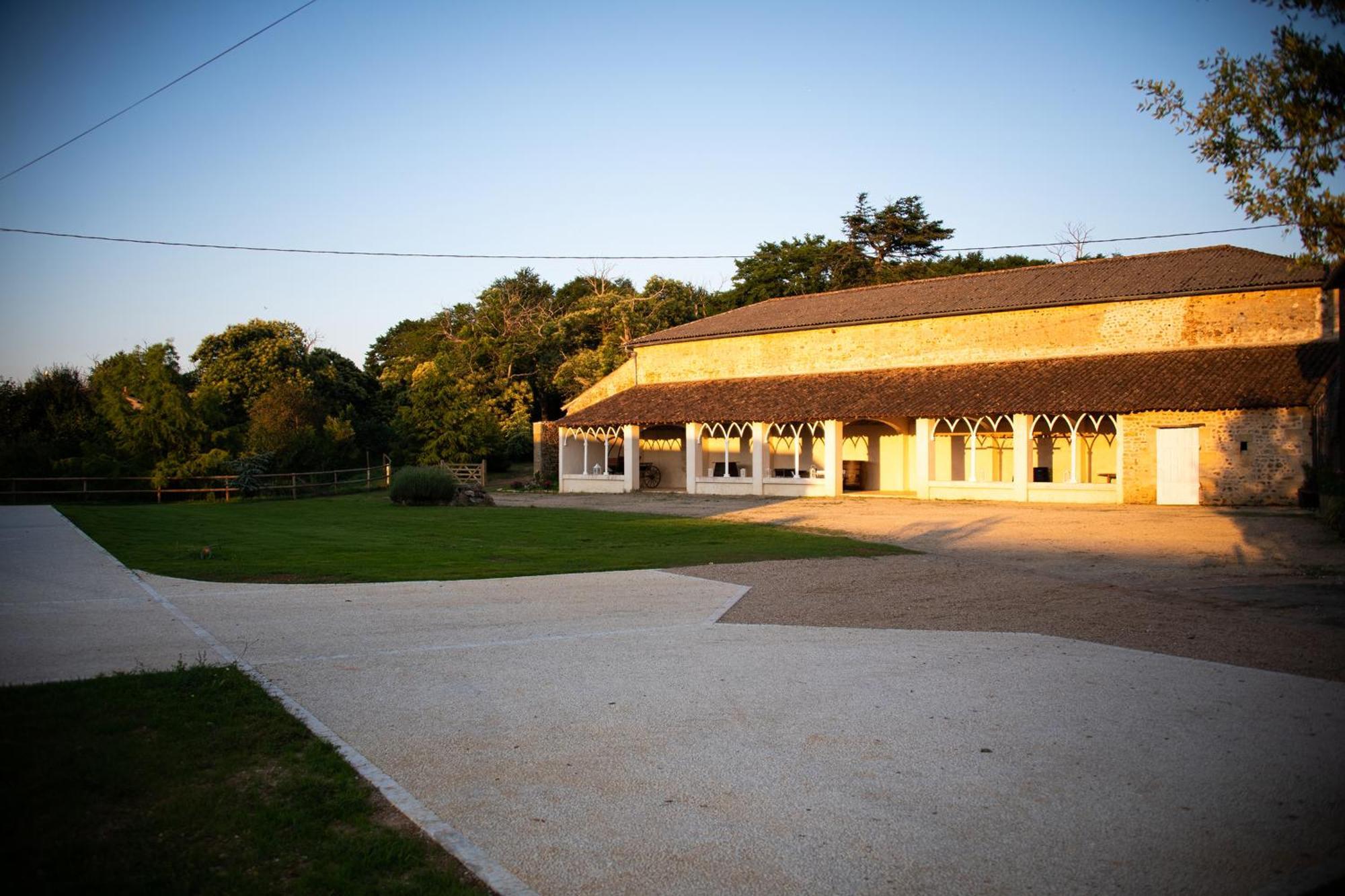 Bed and Breakfast Domaine De La Briouse Sanxay Esterno foto