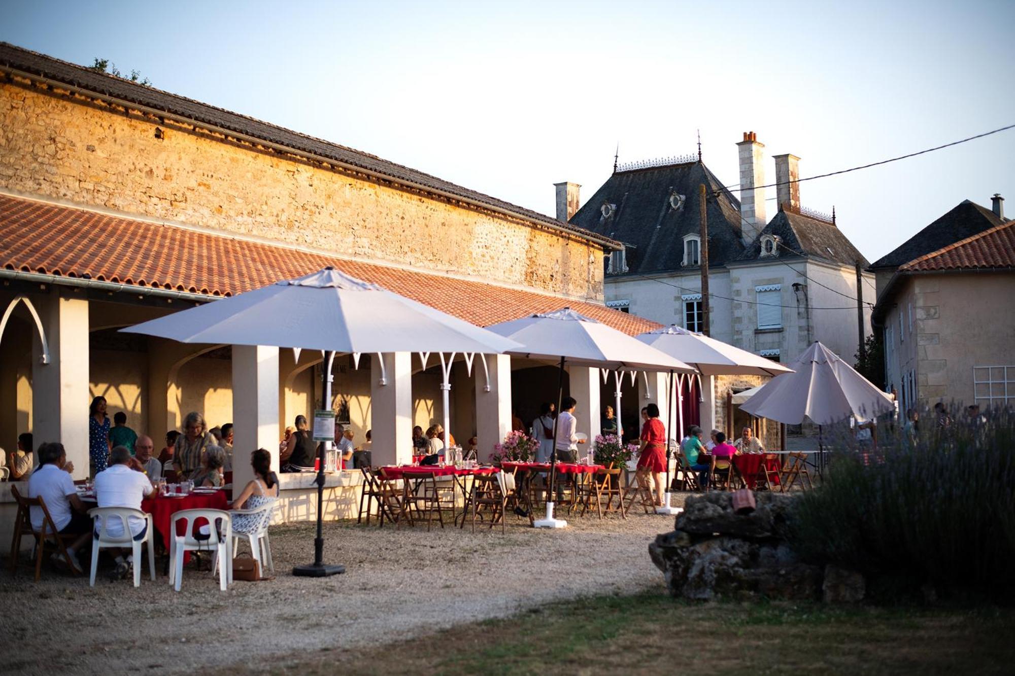 Bed and Breakfast Domaine De La Briouse Sanxay Esterno foto