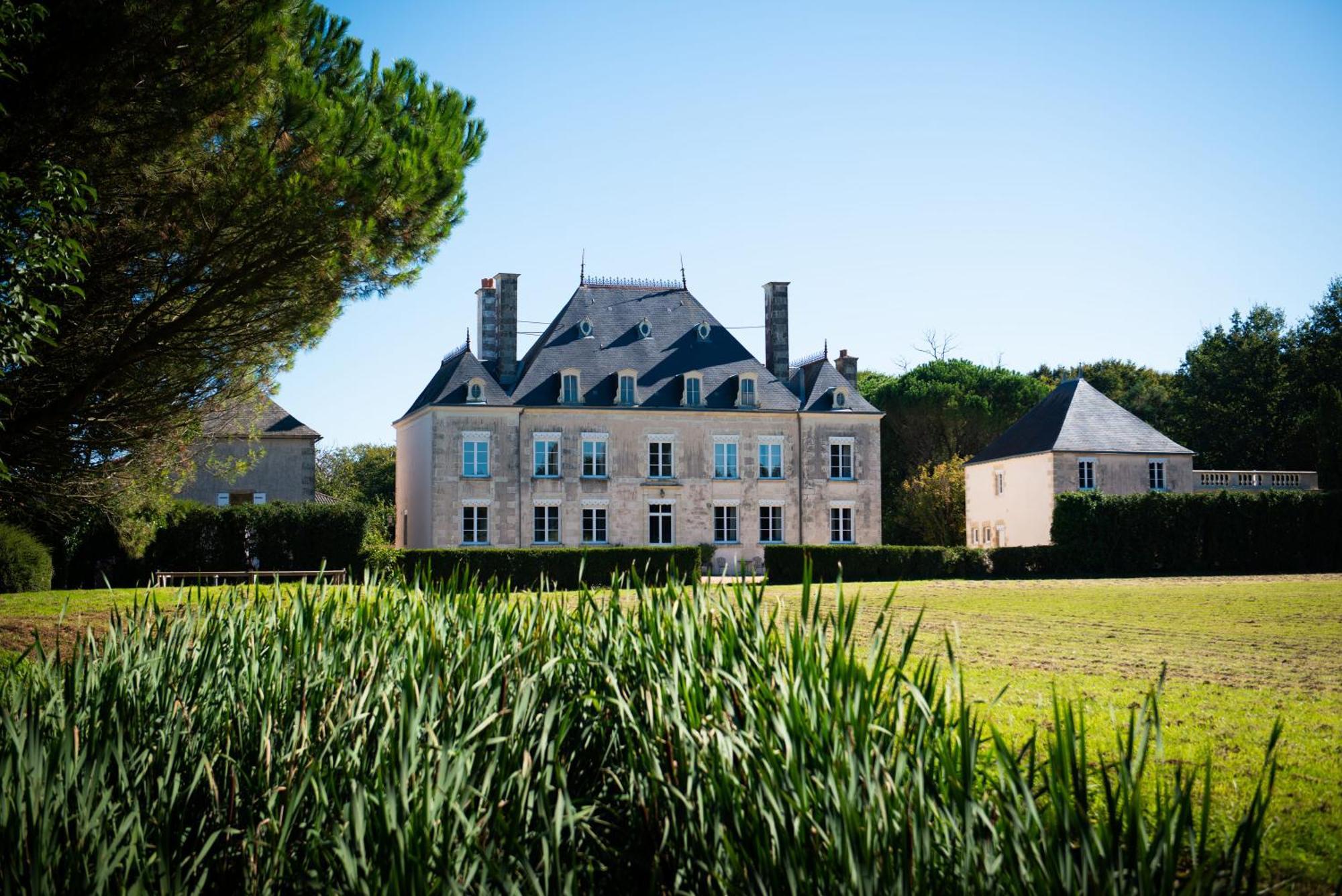 Bed and Breakfast Domaine De La Briouse Sanxay Esterno foto