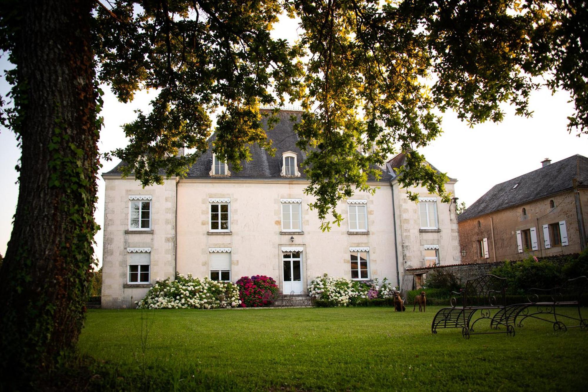 Bed and Breakfast Domaine De La Briouse Sanxay Esterno foto